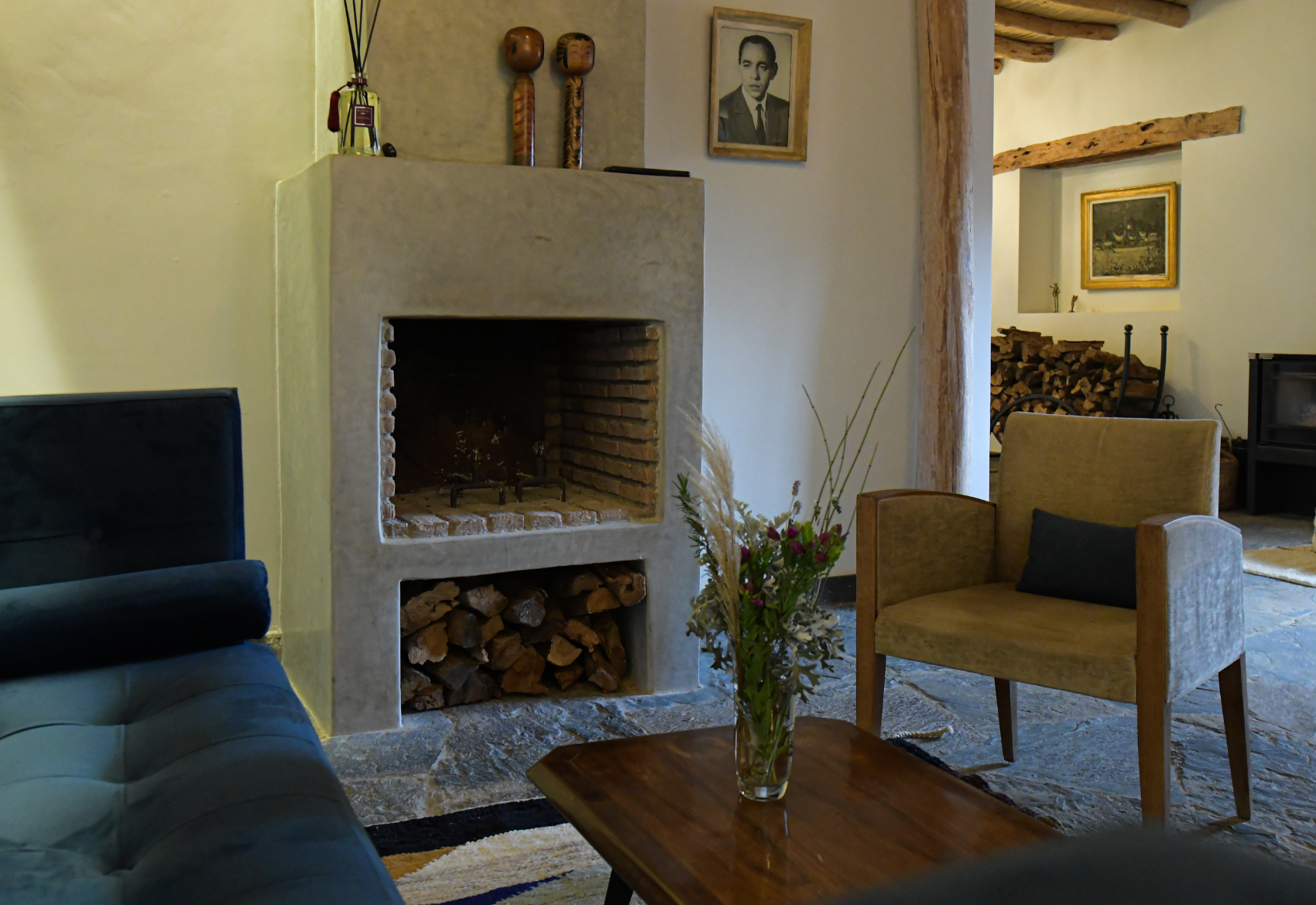 Salon secondaire décoration vintage et pièces chinées Maroc