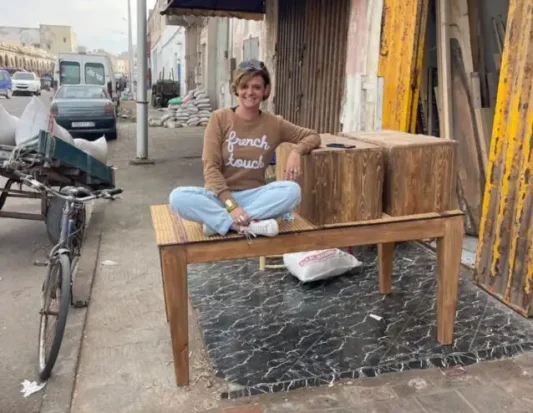 Accompagnement en décoration d’intérieur à Essaouira : style, matériaux, mobilier et mise en scène finale pour un espace harmonieux et personnalisé.